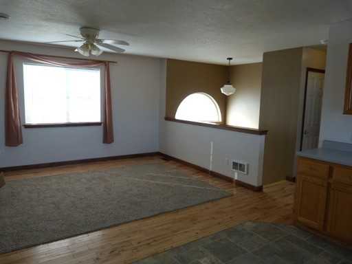 500 Tyler Dr - Photo 3 of 8