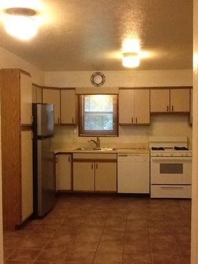 25521 Baker St - Photo 3 of 6