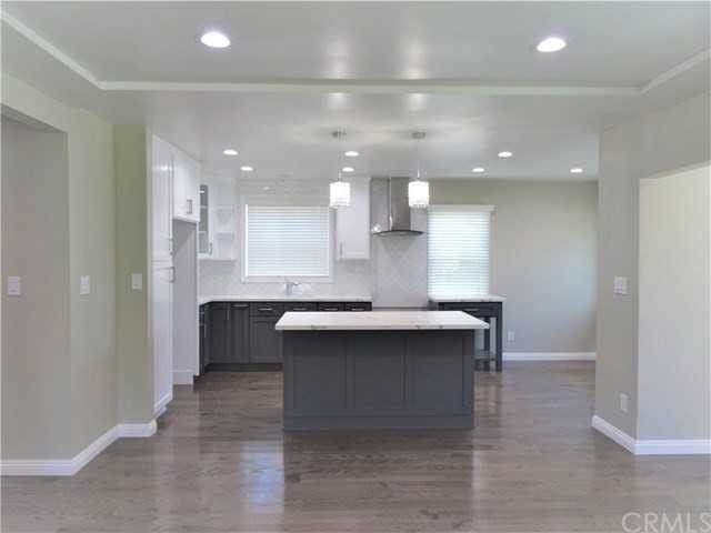 115 E Newby Ave - Photo 2 of 16