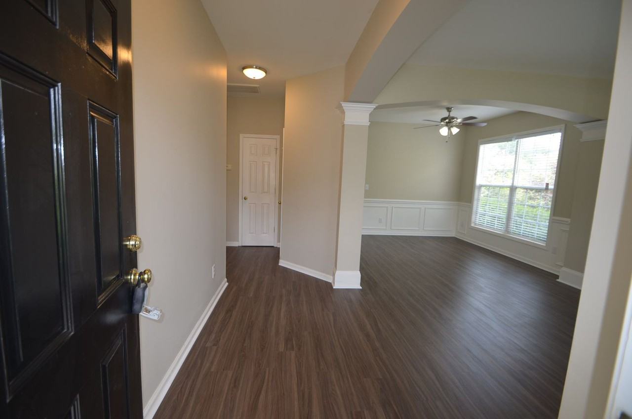 6210 Roseway Ct - Photo 2 of 13