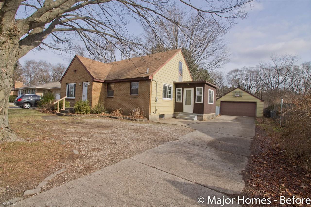 3256 Ivanrest Ave Sw - Photo 3 of 32