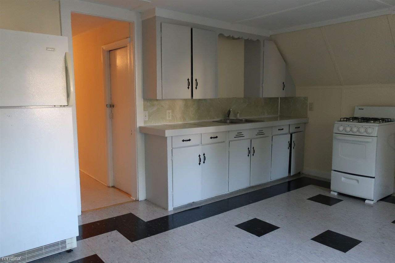 317 Fulton St E - Photo 2 of 7