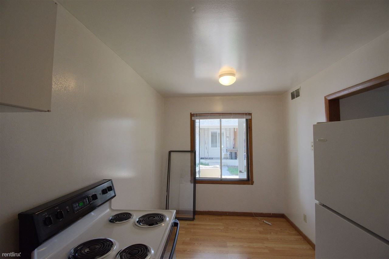 413 4th Ave E - Photo 3 of 7
