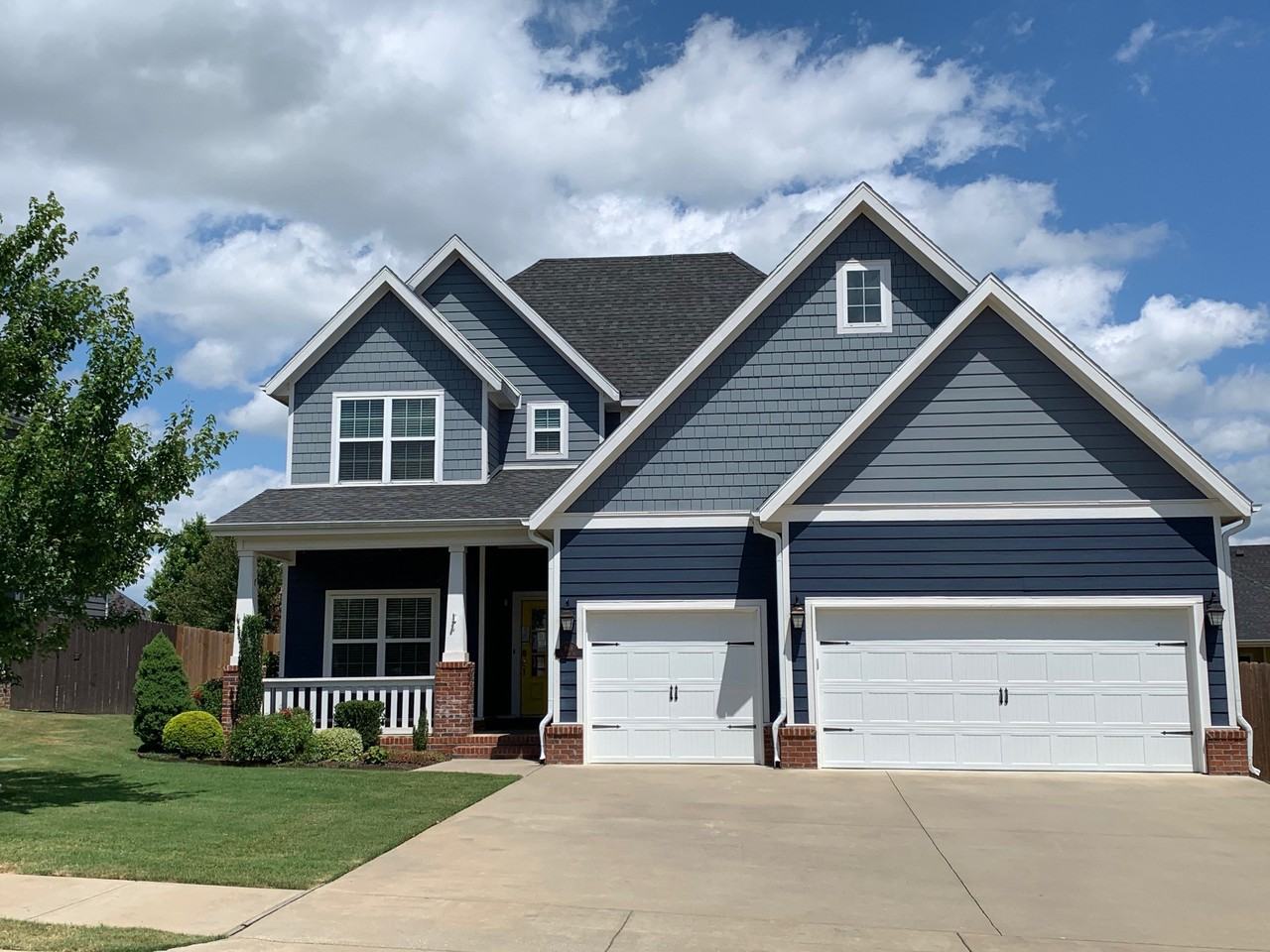 808 Sloane Sq - Photo 2 of 32