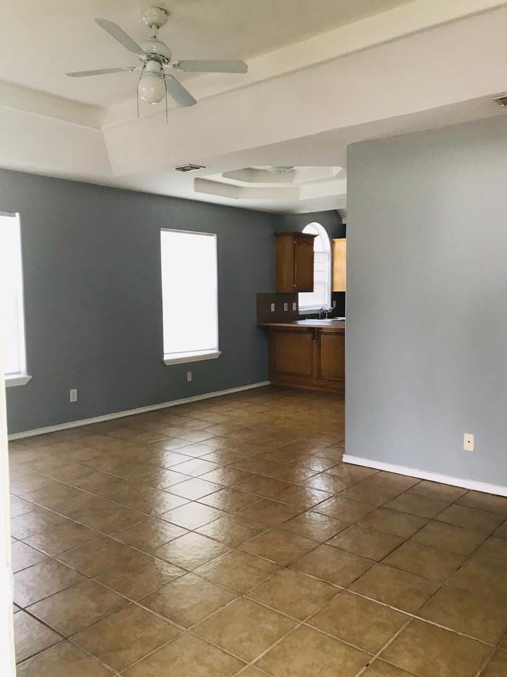 613 La Mancha Dr - Photo 3 of 13