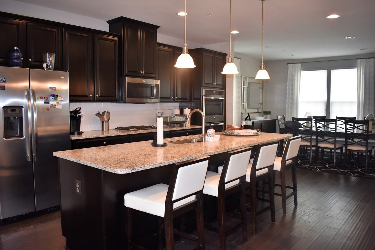 1603 Regent Manor Ct - Photo 2 of 26
