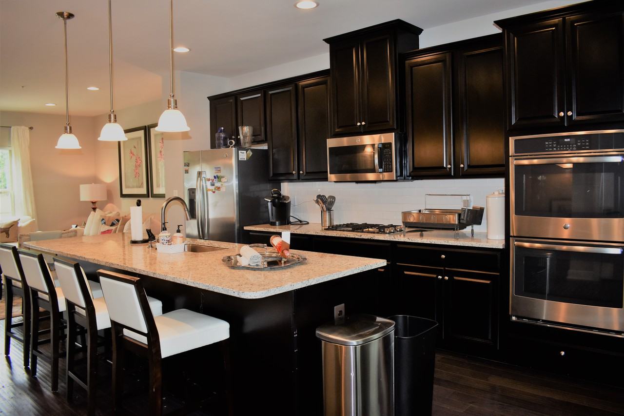 1603 Regent Manor Ct - Photo 3 of 26