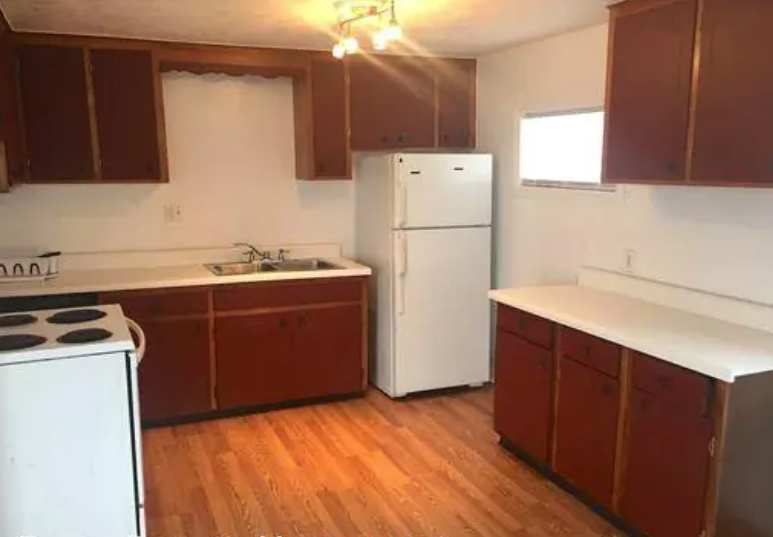 1425 S Northern Blvd - Photo 3 of 7