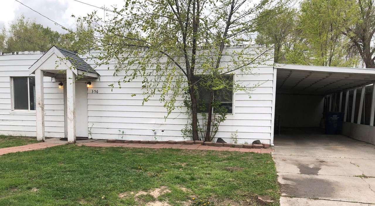 362 Gardner Ave - Photo 2 of 9