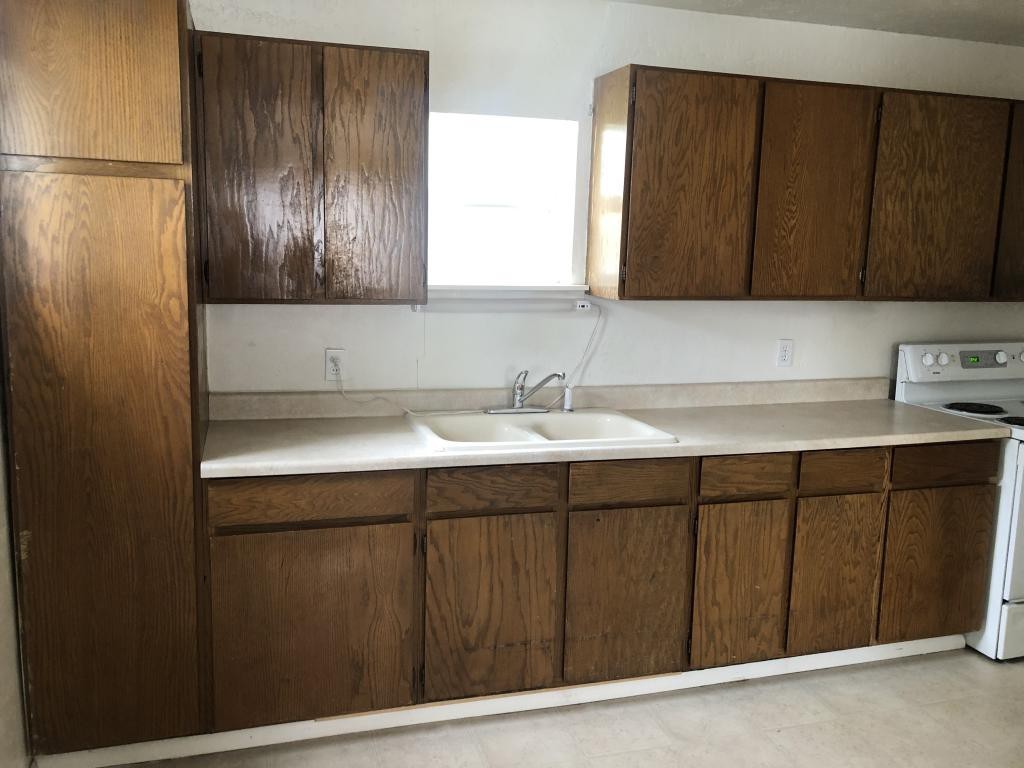 362 Gardner Ave - Photo 3 of 9