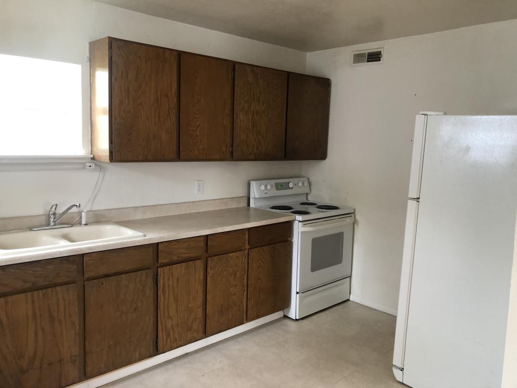 362 Gardner Ave - Photo 4 of 9