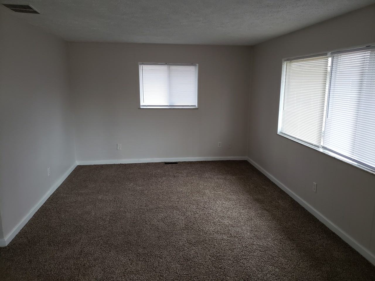 739 Temperance Ave - Photo 3 of 5