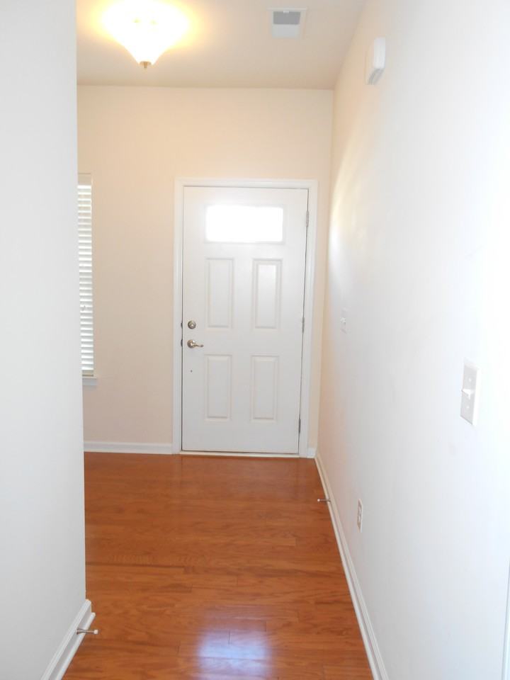 2605 Silverthorn Drive - Photo 3 of 33