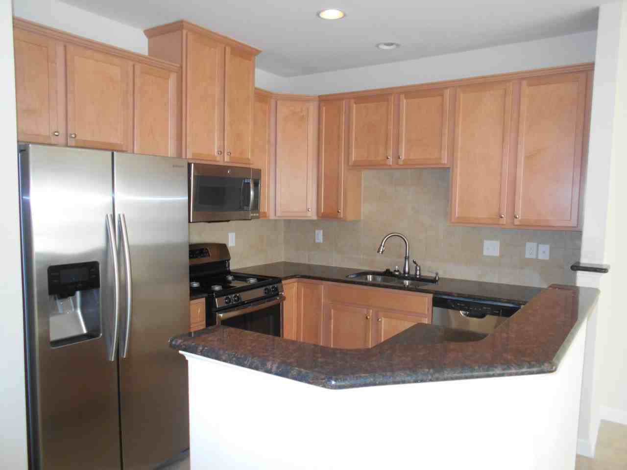 2605 Silverthorn Drive - Photo 4 of 33