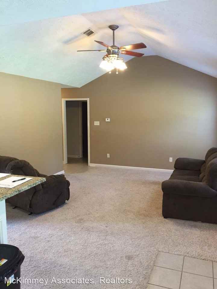 117 Weathering Dr - Photo 2 of 11