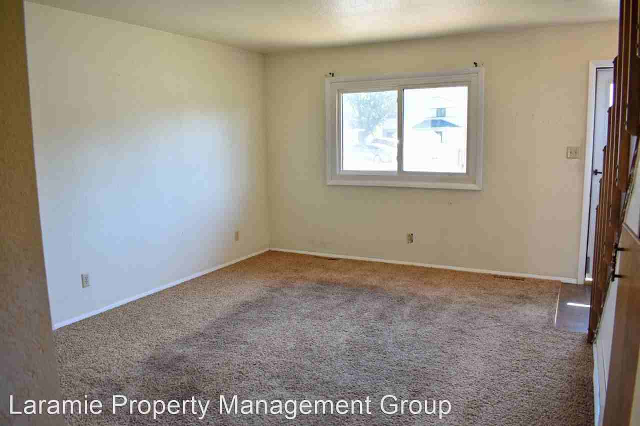 1366 N 19th St - Photo 3 of 8