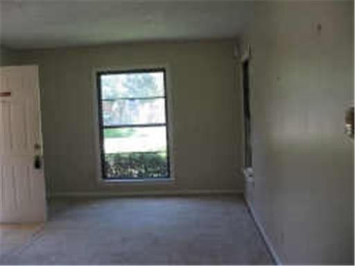 1601 Plymouth Dr N - Photo 2 of 8