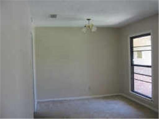 1601 Plymouth Dr N - Photo 3 of 8