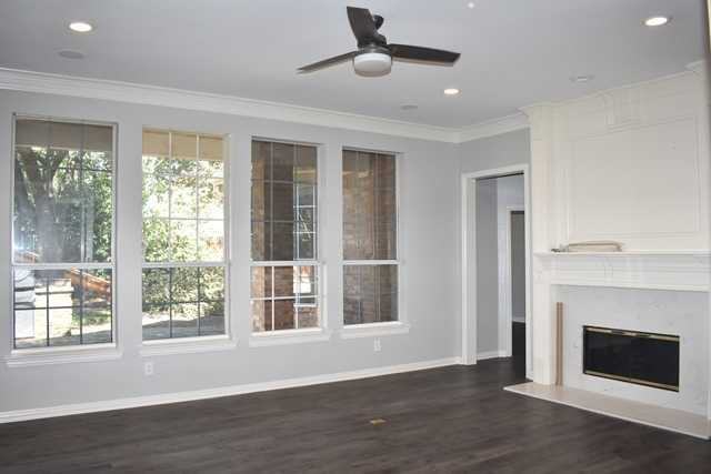 402 Oxford Ct - Photo 3 of 12