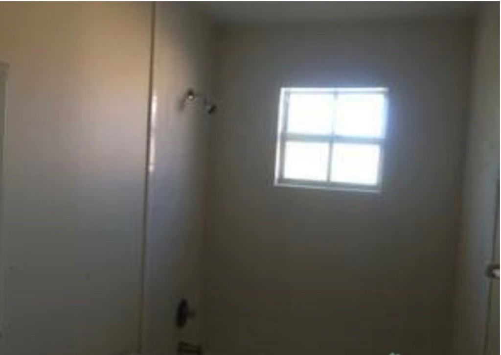 465 Southwest 86th Avenue - Photo 4 of 9