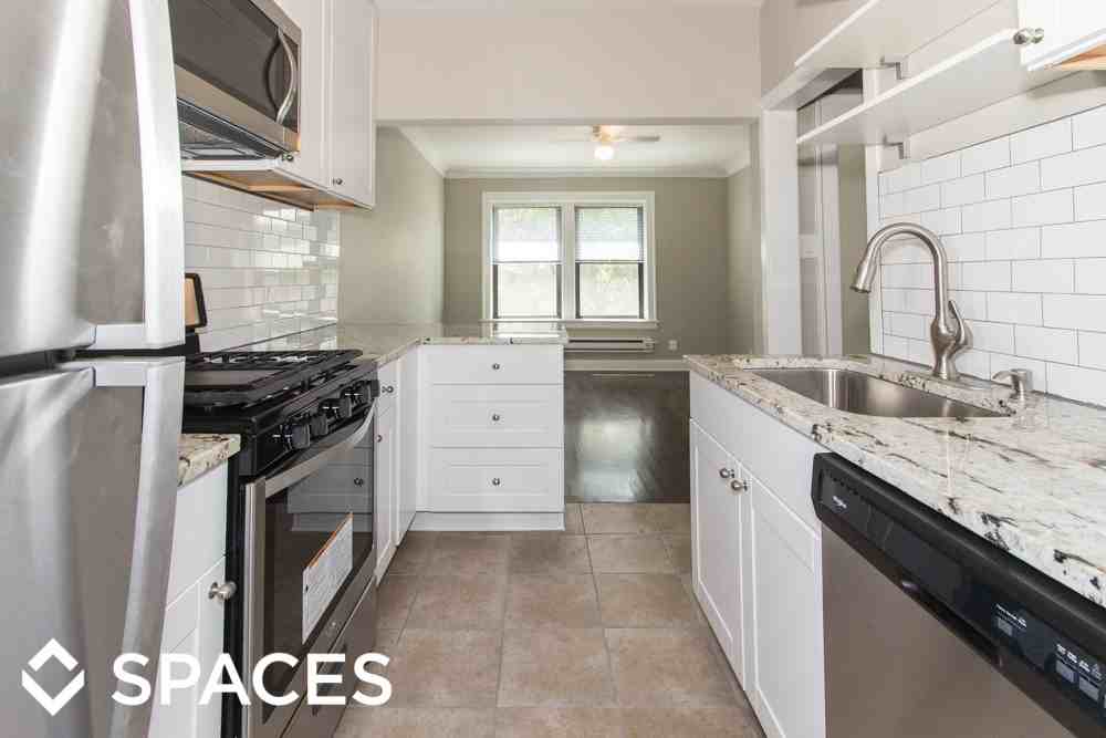 2842 W Fletcher - Photo 2 of 11