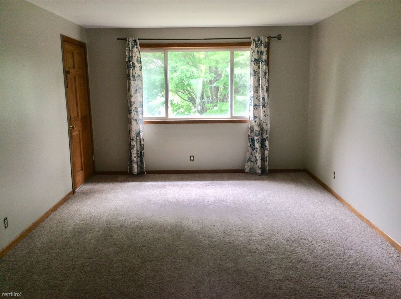 6323 N 77th St - Photo 3 of 7