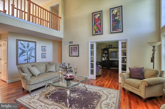 135 Lucinda Ln - Photo 3 of 33