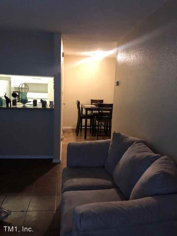 1700 Baywood Dr - Photo 2 of 6