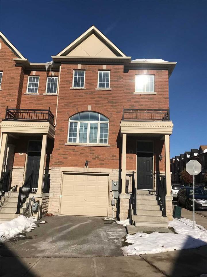 8777 Dufferin Street, Vaughan, ON L4J 8W3 3 Bedroom Apartment for