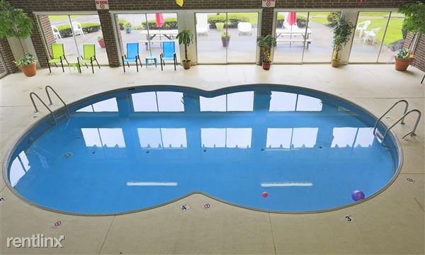 Ridgewood House Apartments - Photo 3 of 7