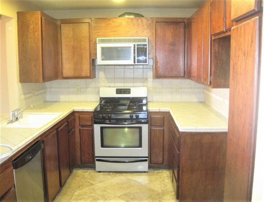 2441 Sylvian Ln - Photo 2 of 8