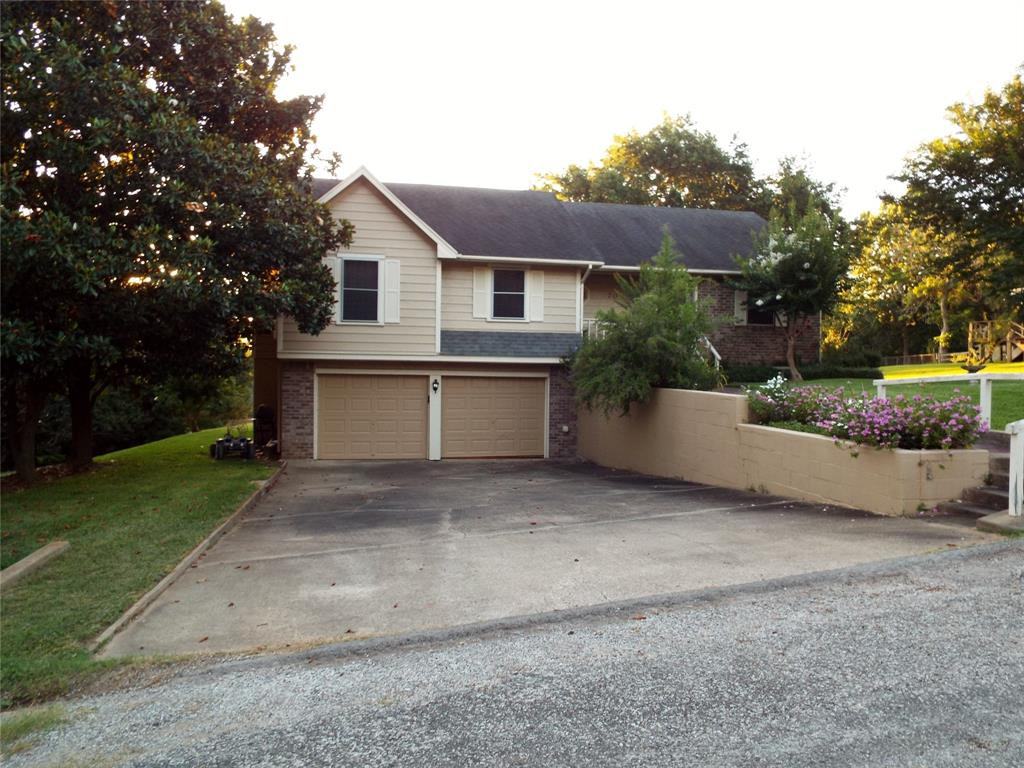 70 Valley Dr - Photo 3 of 47