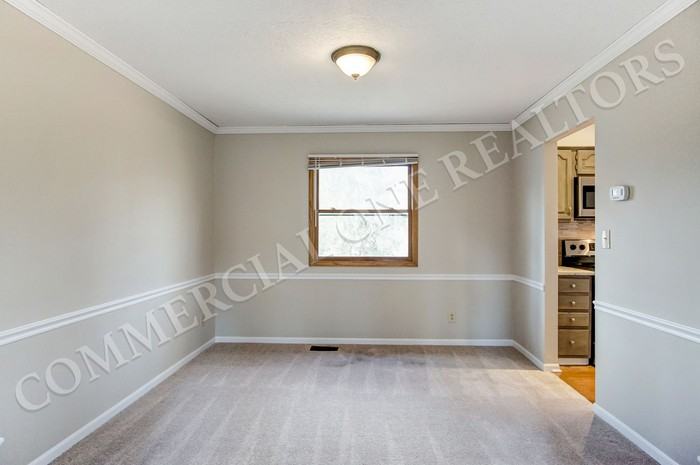 207 Woodedge Cir W - Photo 3 of 13