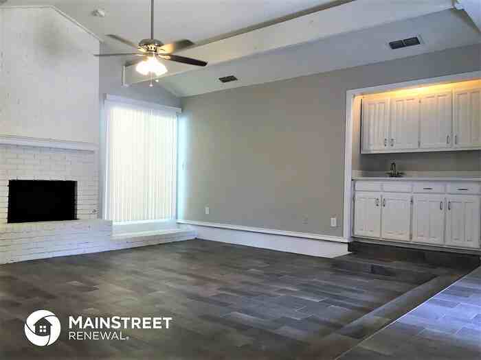 3707 Mckamy Oaks Trl - Photo 3 of 13