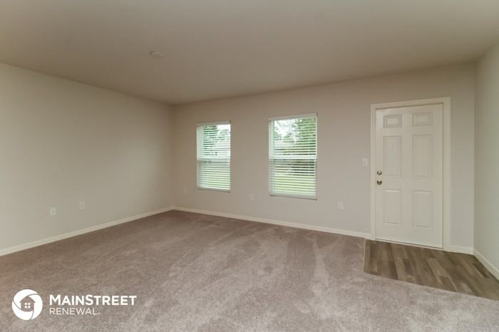 260 Hyacinth Ct - Photo 3 of 16