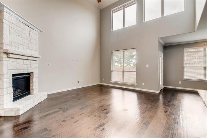 11504 Zoe Ln - Photo 2 of 18