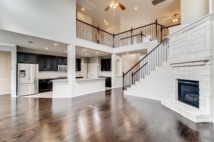 11504 Zoe Ln - Photo 3 of 18