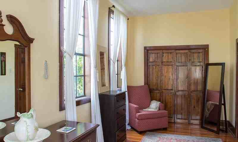 735 Touro Street - Photo 2 of 15