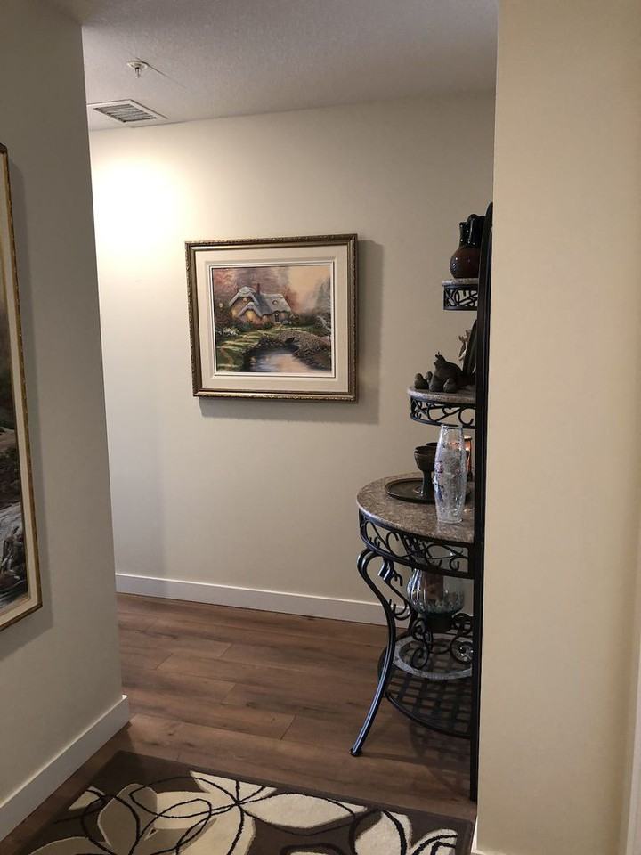 Luxury 2 bedroom 2 bath condo Near Whyte ave! - Photo 3 of 18