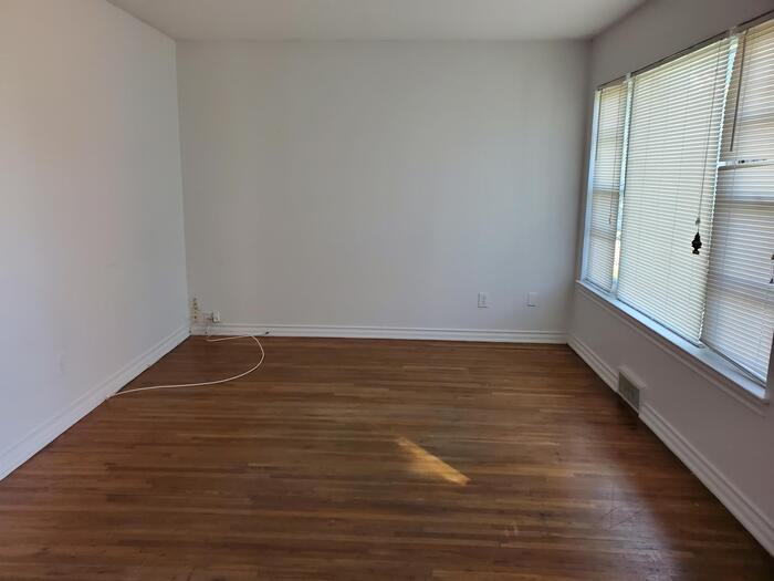 2732 W Jefferson Blvd - Photo 3 of 11