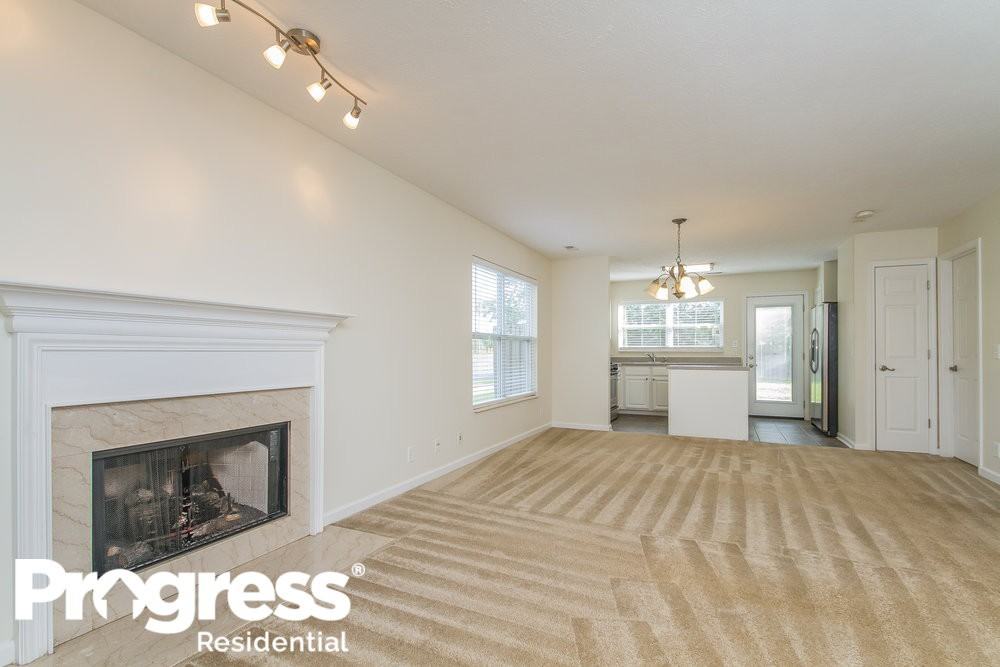 1701 Stone Hollow Ct - Photo 3 of 15