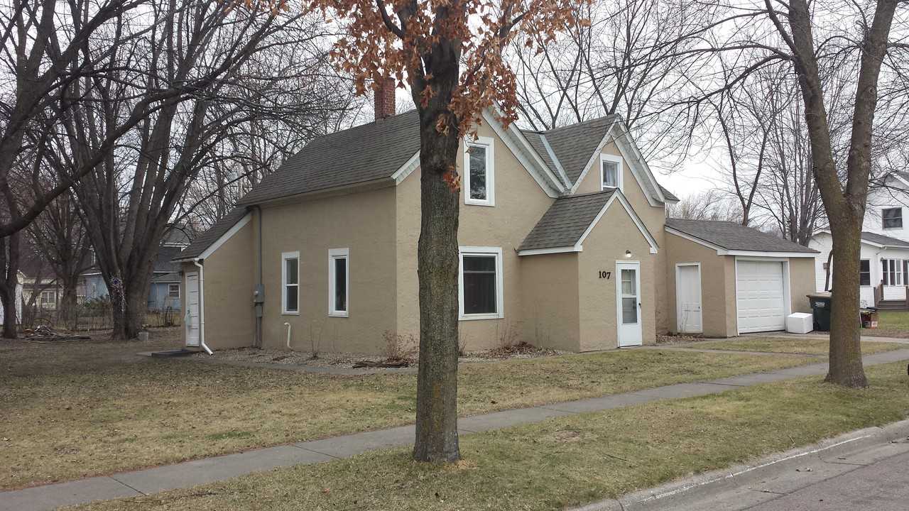 107 Maple St N - Photo 2 of 6