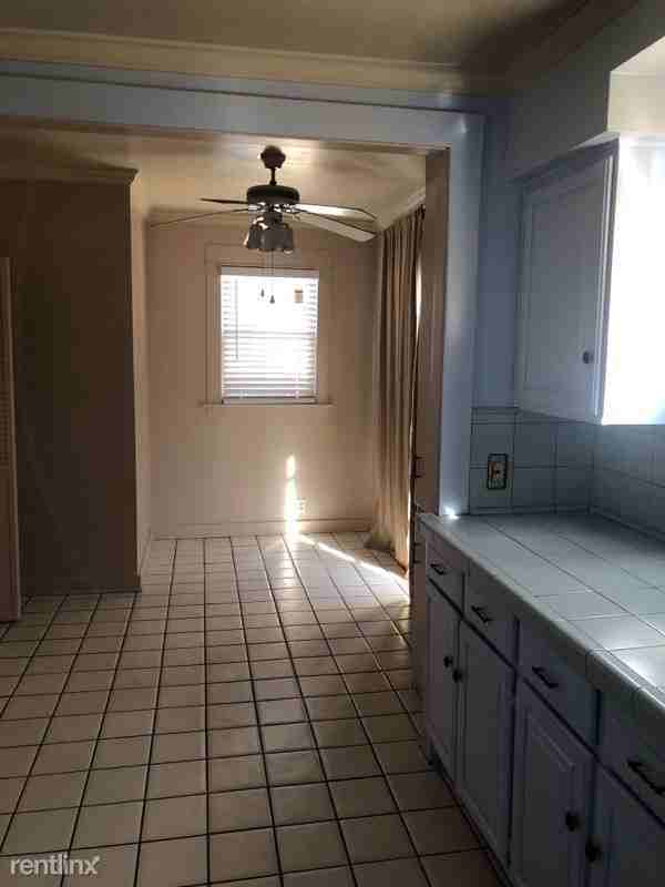 2946 8th Ave - Photo 2 of 10