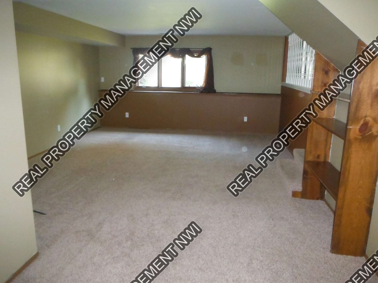 835 N Wiggs St - Photo 2 of 12