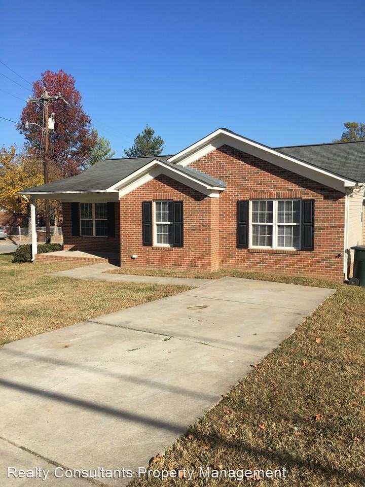 826 N English St - Photo 2 of 15