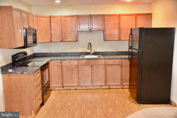 531 Penn W Penn Avenue - Photo 2 of 9