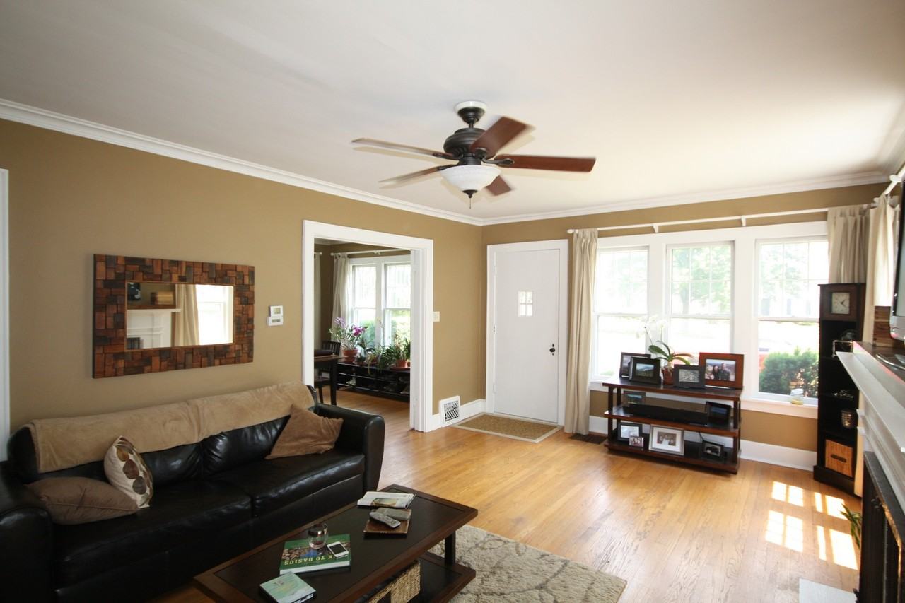 7722 27th Ave - Photo 3 of 9