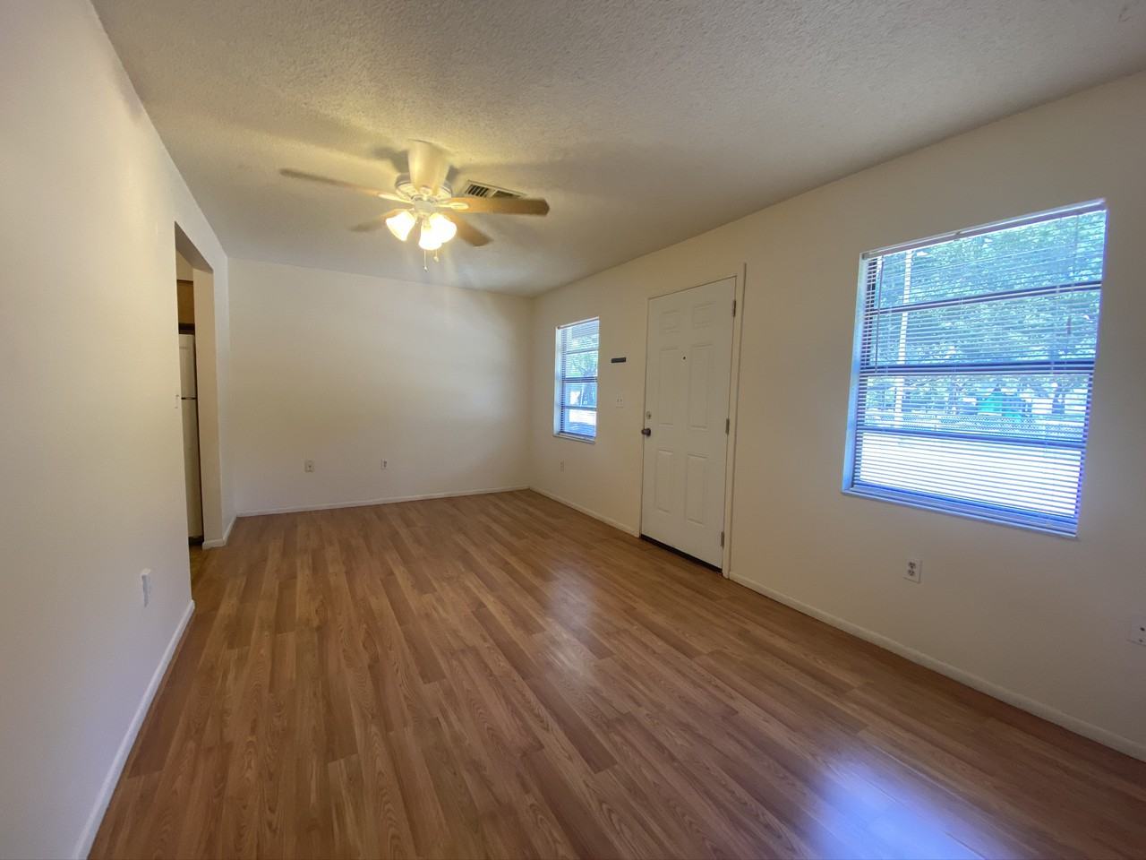 301 Woodrow Ave #B - Photo 3 of 11