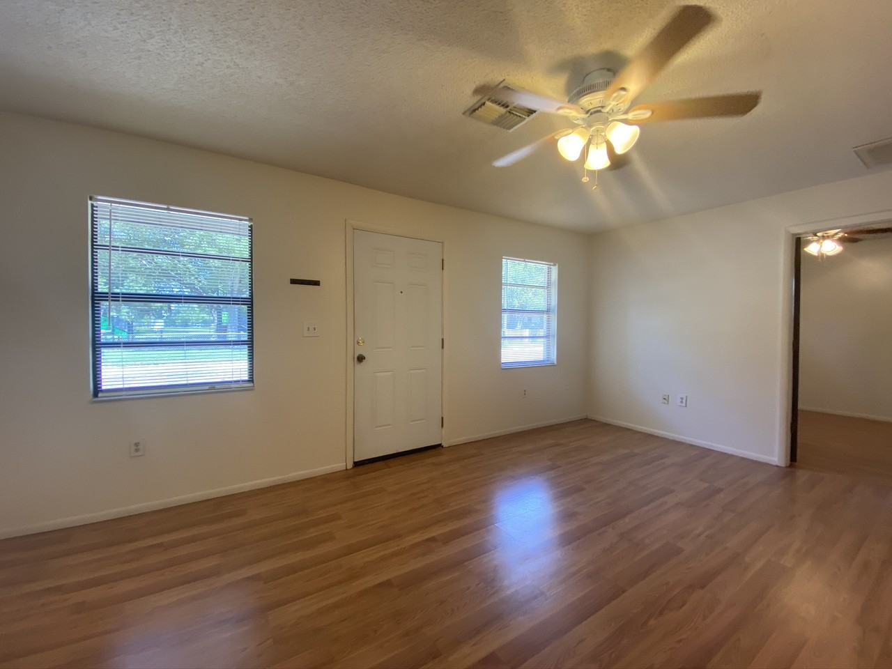 301 Woodrow Ave #B - Photo 4 of 11