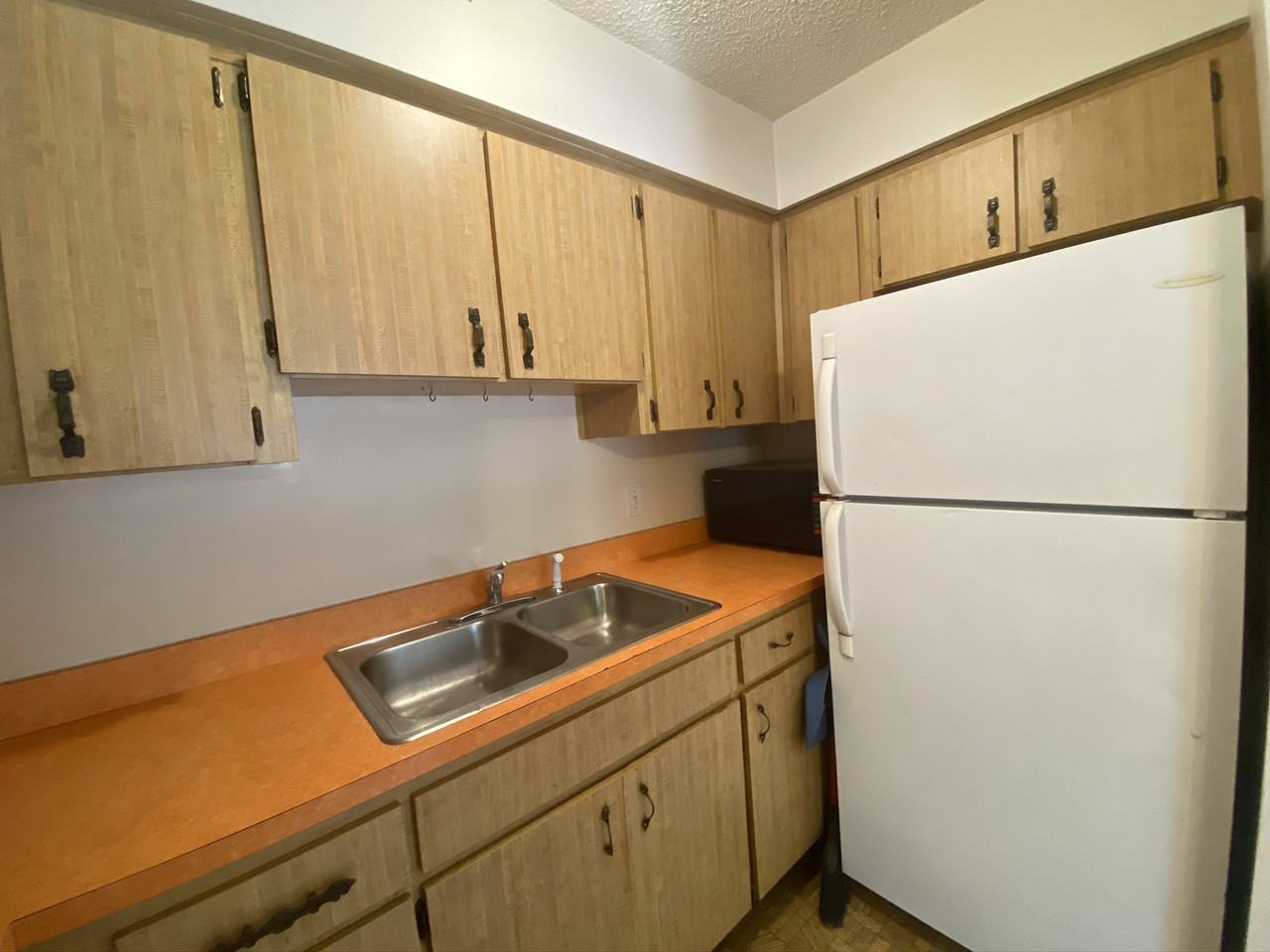 301 Woodrow Ave #B - Photo 7 of 11